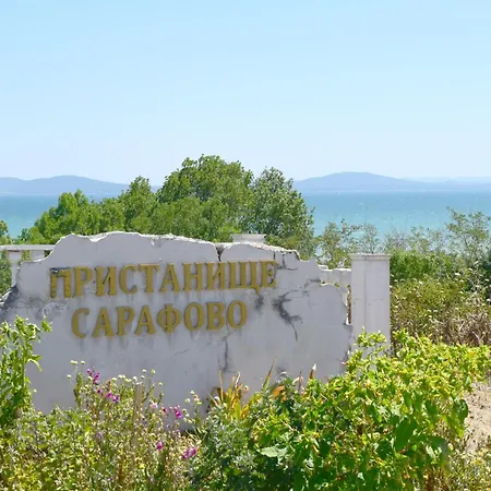 With 2 Bedrooms And Parking Near The Apartamento Burgas