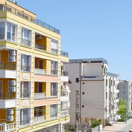 With 2 Bedrooms And Parking Near The ブルガス