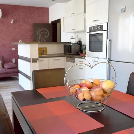 With 2 Bedrooms And Parking Near The Apartamento *