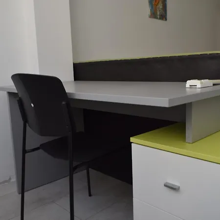 With 2 Bedrooms And Parking Near The アパート *