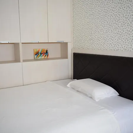 With 2 Bedrooms And Parking Near The *