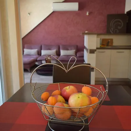 With 2 Bedrooms And Parking Near The ブルガス