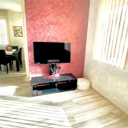 Apartment With 2 Bedrooms And Parking Near The *