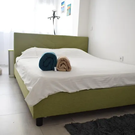 With 2 Bedrooms And Parking Near The *